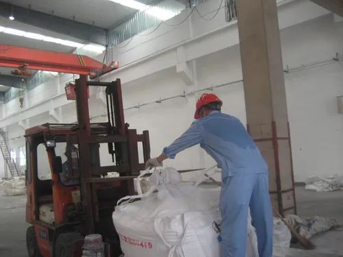 盐化工总厂盐硝厂提前完成全年精制盐生产任务，助力腌制盐市场供应