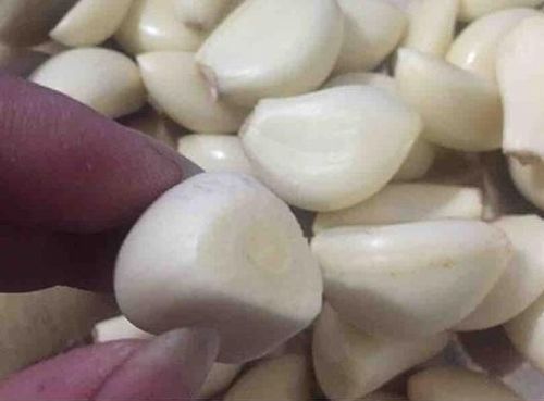 腌制腊八蒜，只加醋大错特错！加点“它”，蒜瓣更脆更香