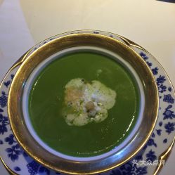 三里屯牛排家 绿青豆汤配帕尔马芝士泡沫，创意与味蕾的惊喜碰撞